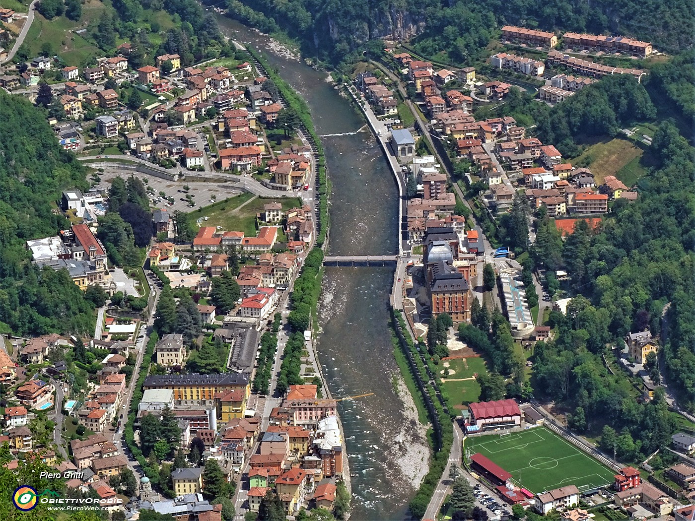 62 Zoom sul centro di  San Pellegrino Terme.JPG -                                